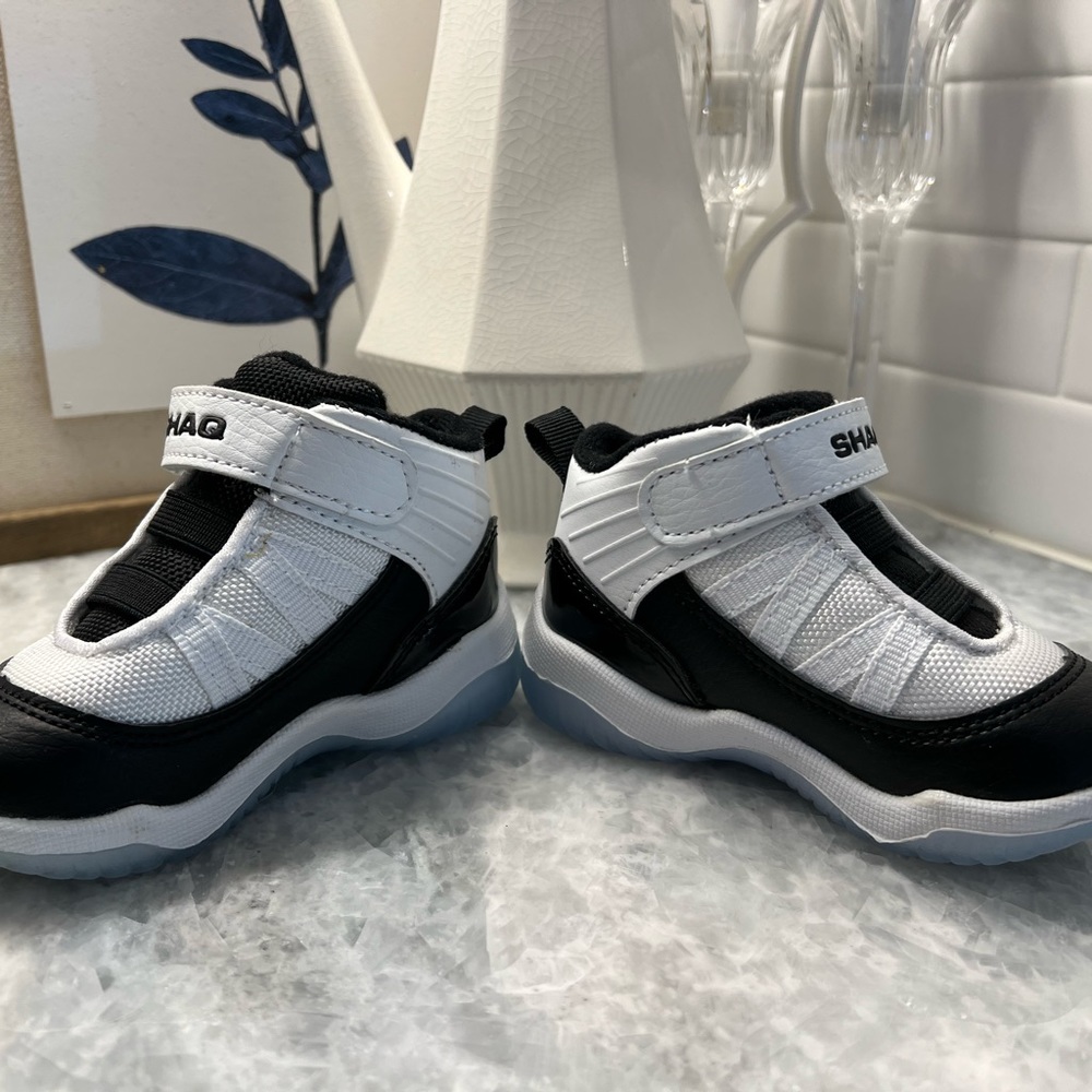 Shaquille O'Neal's Toddle Basketball Sneakers - Picture 3 of 7